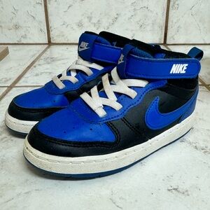 COPY - COPY - Little boy Nike sneakers. Size 9 toddler